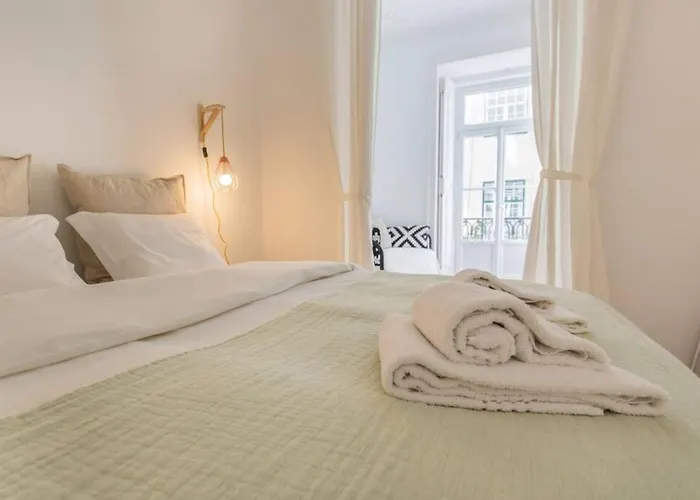 135 A - Stay In Tranquil Flat In Alfama Near Se And Castle