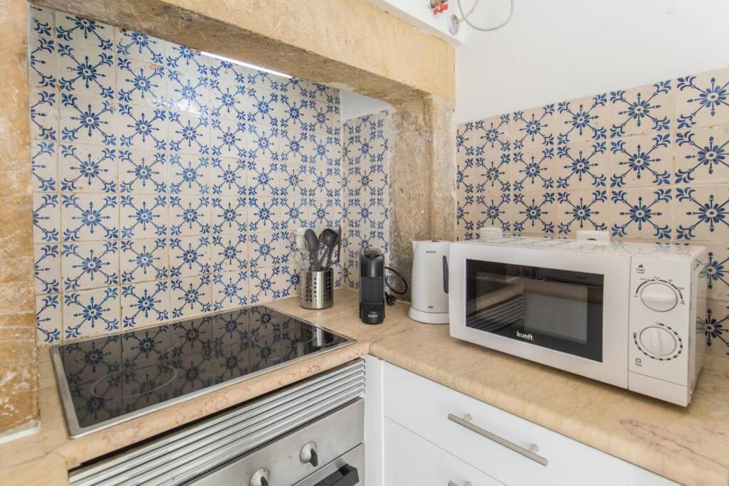 135 A - In Tranquil Flat In Alfama Near Se And Castle * Lissabon