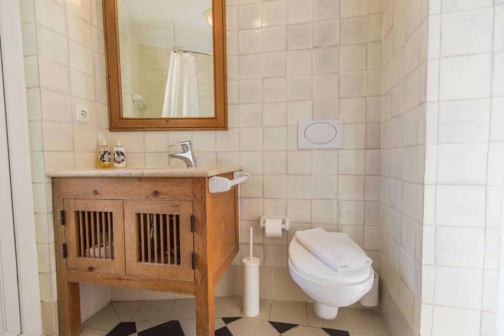 135 A - In Tranquil Flat In Alfama Near Se And Castle Lissabon