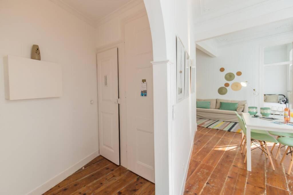 Apartment 135 A - In Tranquil Flat In Alfama Near Se And Castle