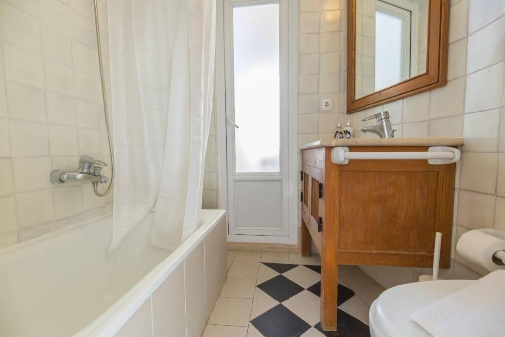 135 A - In Tranquil Flat In Alfama Near Se And Castle *