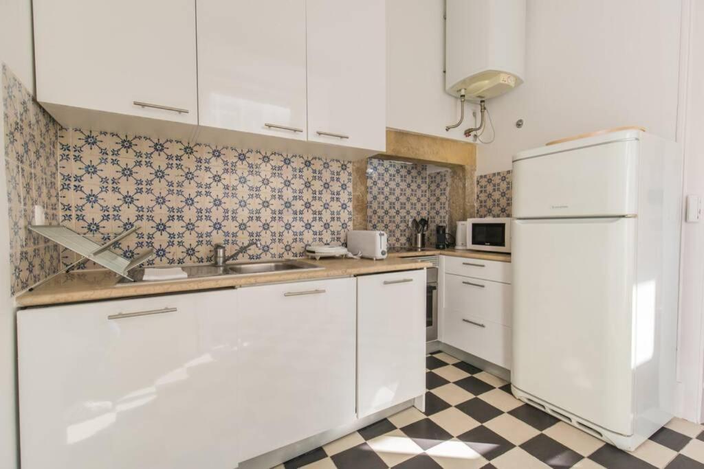 135 A - In Tranquil Flat In Alfama Near Se And Castle Apartment *