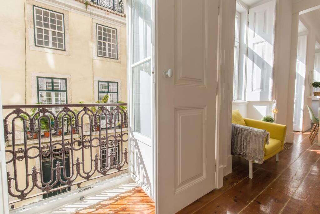 Apartment 135 A - In Tranquil Flat In Alfama Near Se And Castle Lissabon