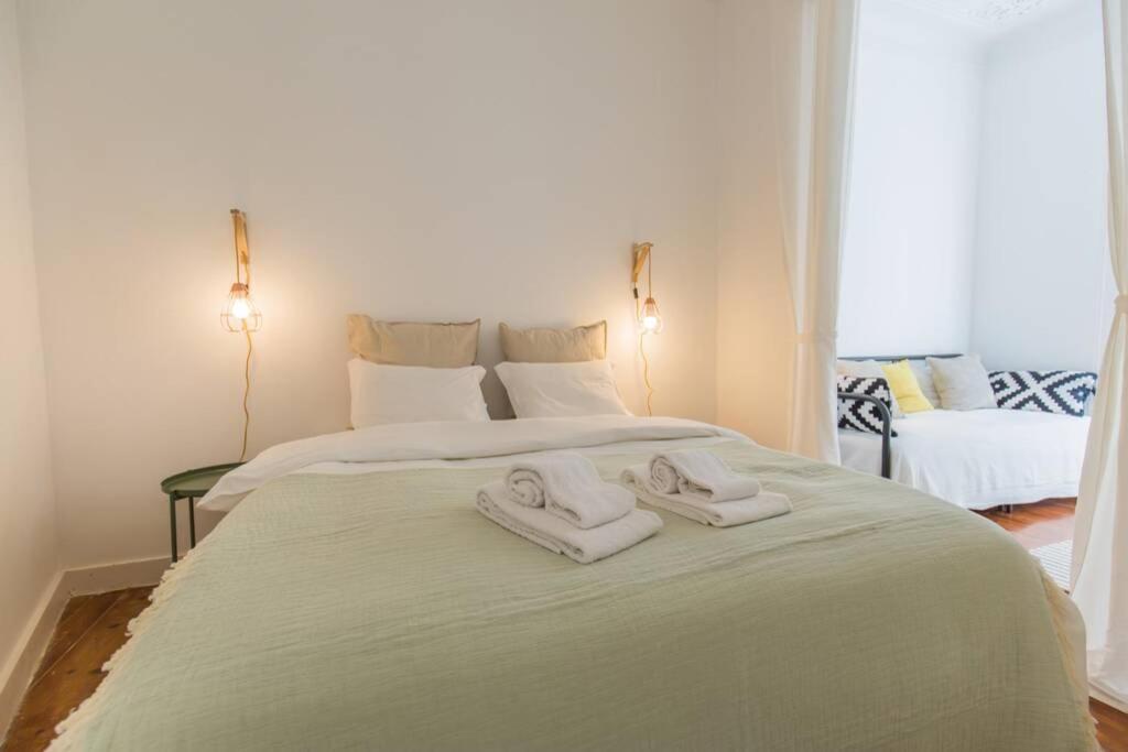 Apartment 135 A - In Tranquil Flat In Alfama Near Se And Castle