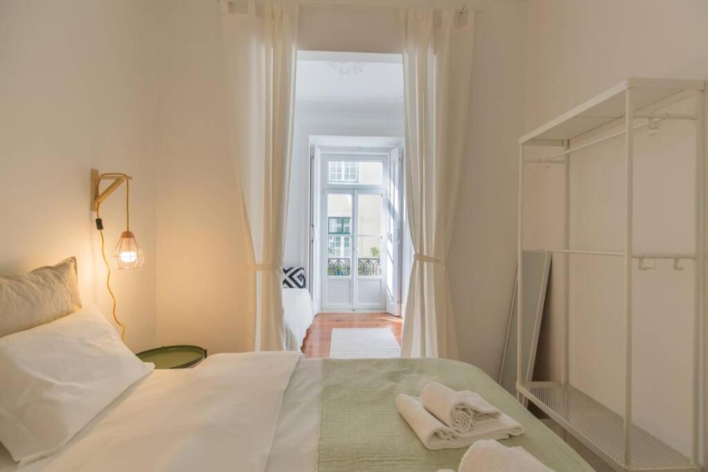135 A - In Tranquil Flat In Alfama Near Se And Castle *
