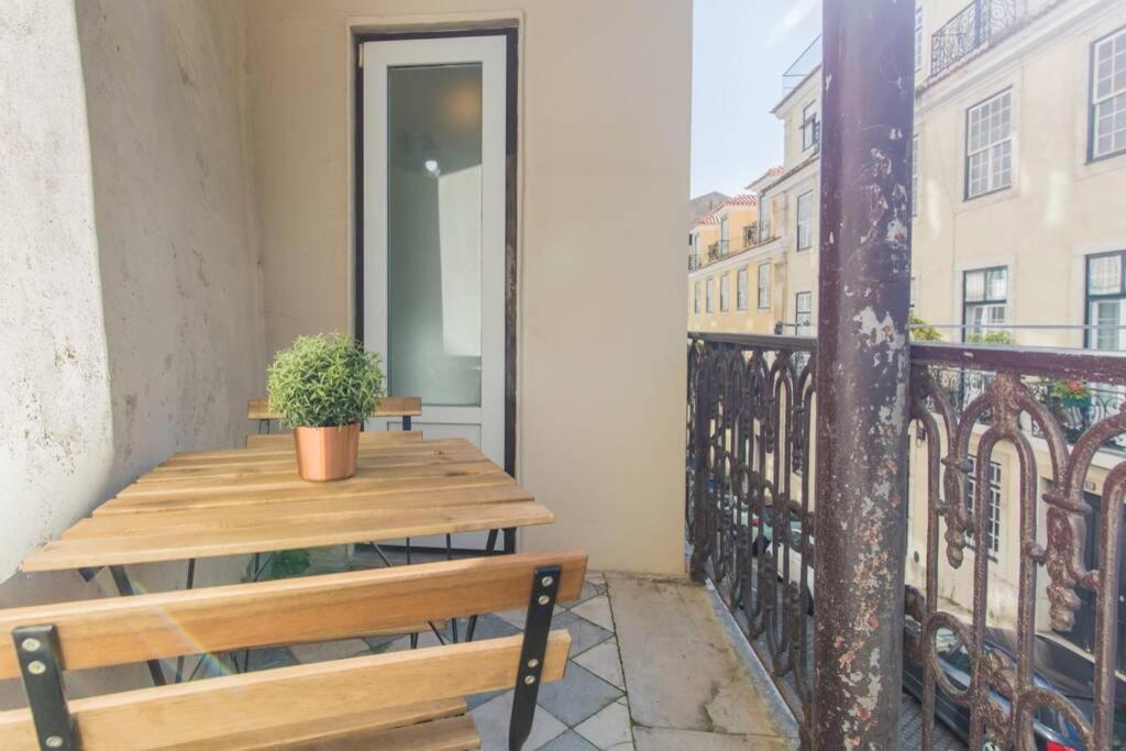 135 A - In Tranquil Flat In Alfama Near Se And Castle