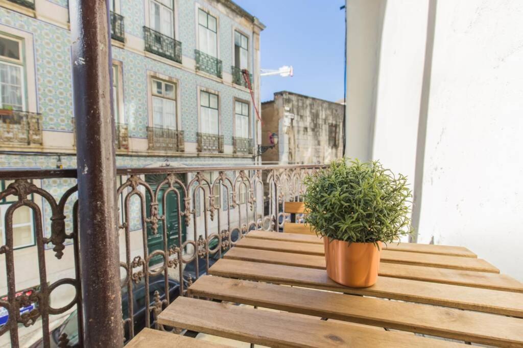 135 A - In Tranquil Flat In Alfama Near Se And Castle