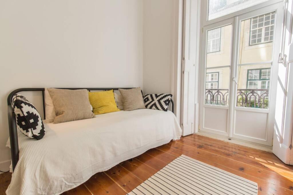 Apartment 135 A - In Tranquil Flat In Alfama Near Se And Castle Lissabon